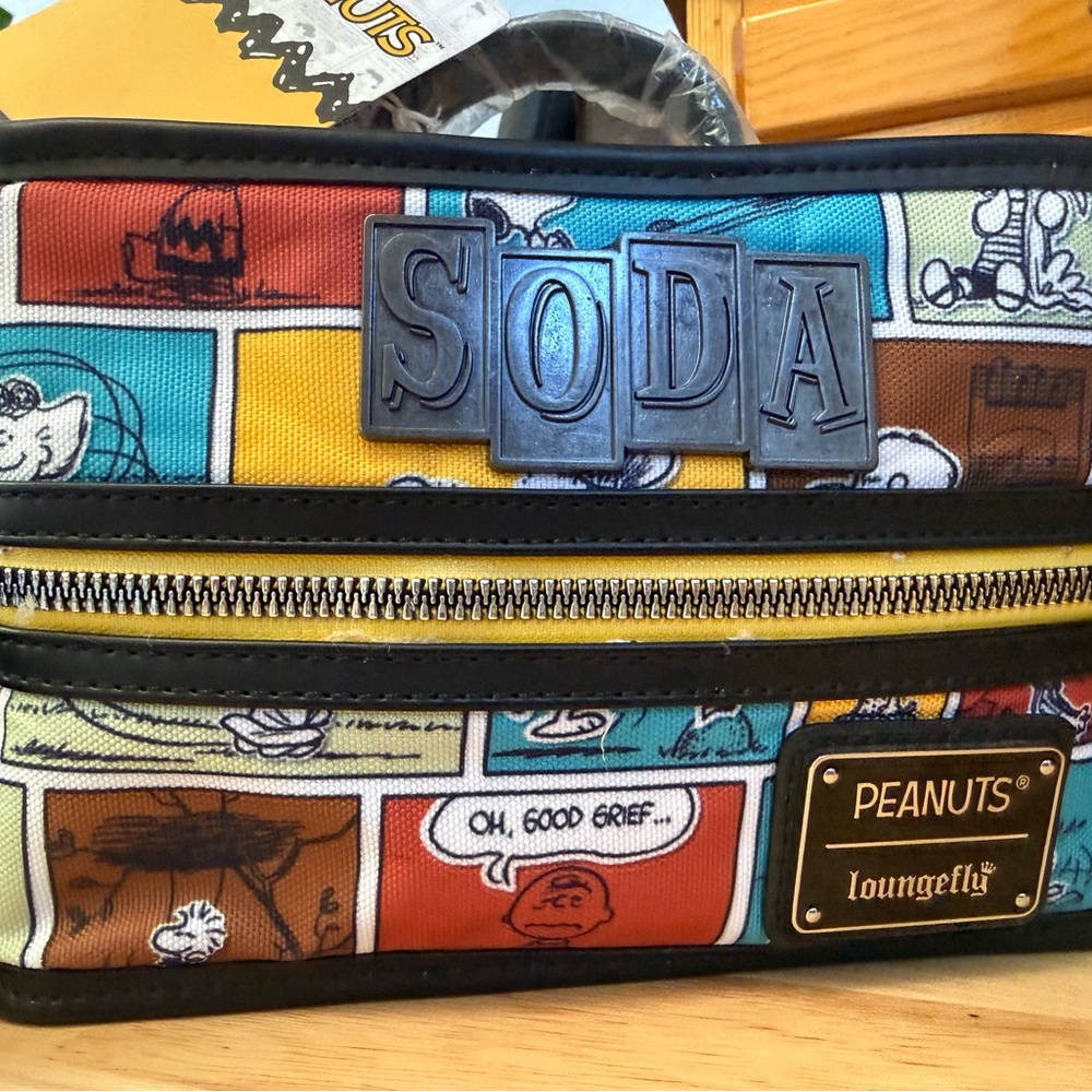 Loungefly Peanuts Snoopy SODA Lunch Bag NWT Comic Print Crossbody Bag Only - Picture 2 of 14